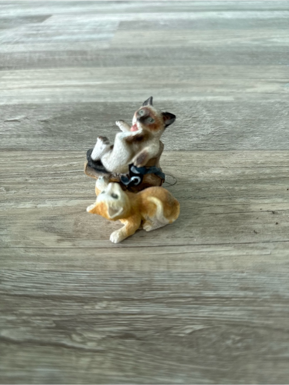 Hand-Painted Cat Figurine Set - Brown & Cream